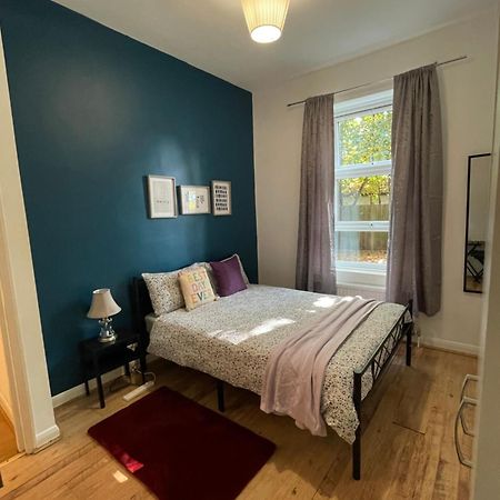 Contemporary Private Rooms Near Central London Exterior photo