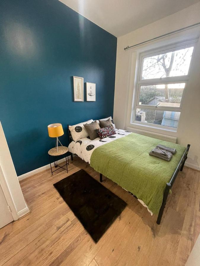 Contemporary Private Rooms Near Central London Exterior photo