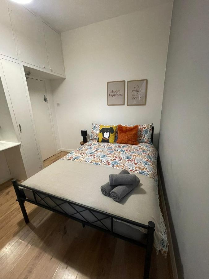 Contemporary Private Rooms Near Central London Exterior photo