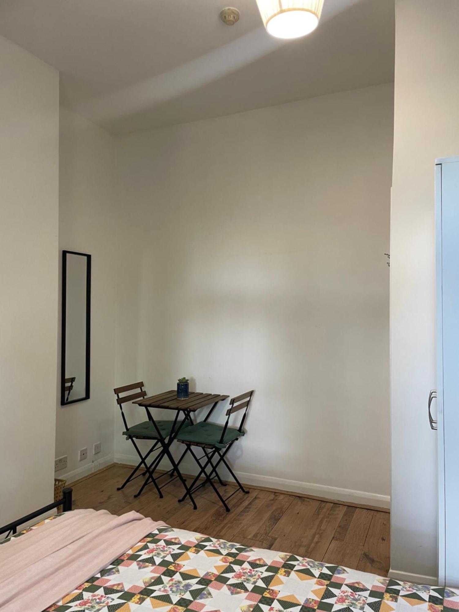 Contemporary Private Rooms Near Central London Exterior photo