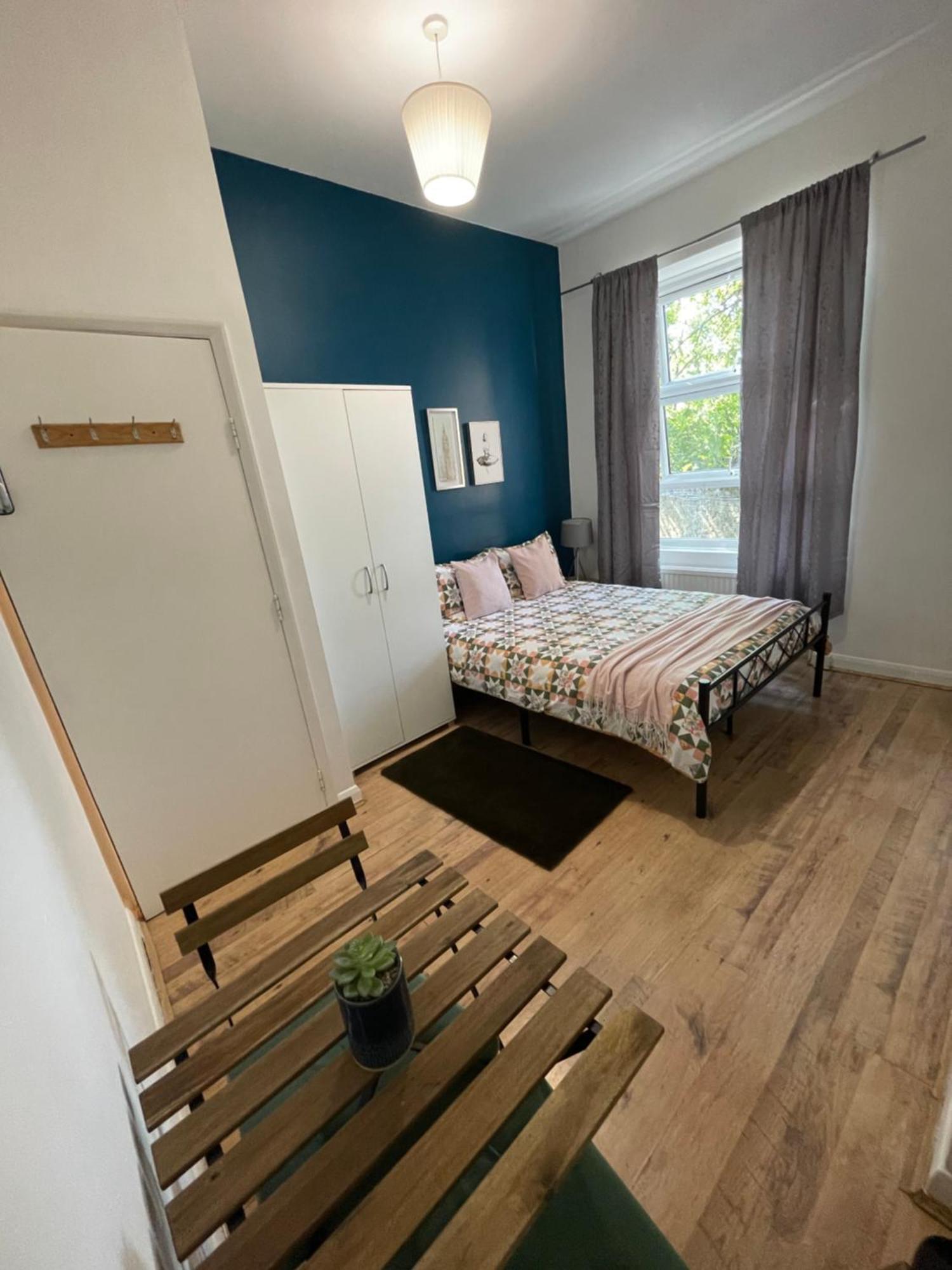 Contemporary Private Rooms Near Central London Exterior photo