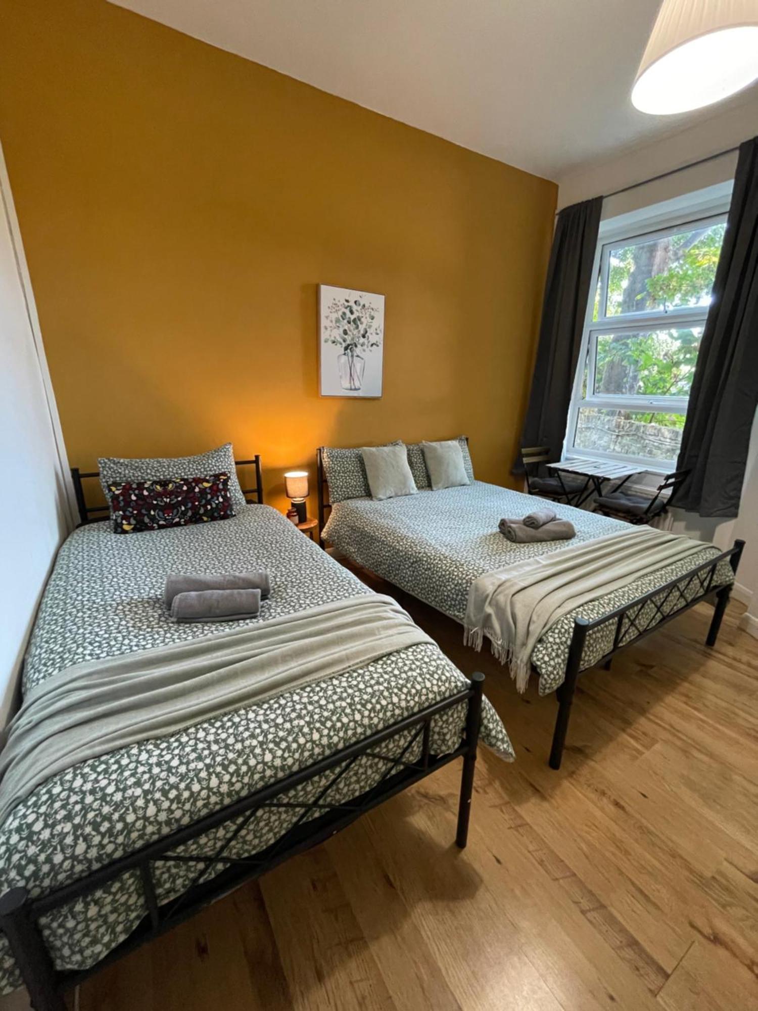 Contemporary Private Rooms Near Central London Exterior photo