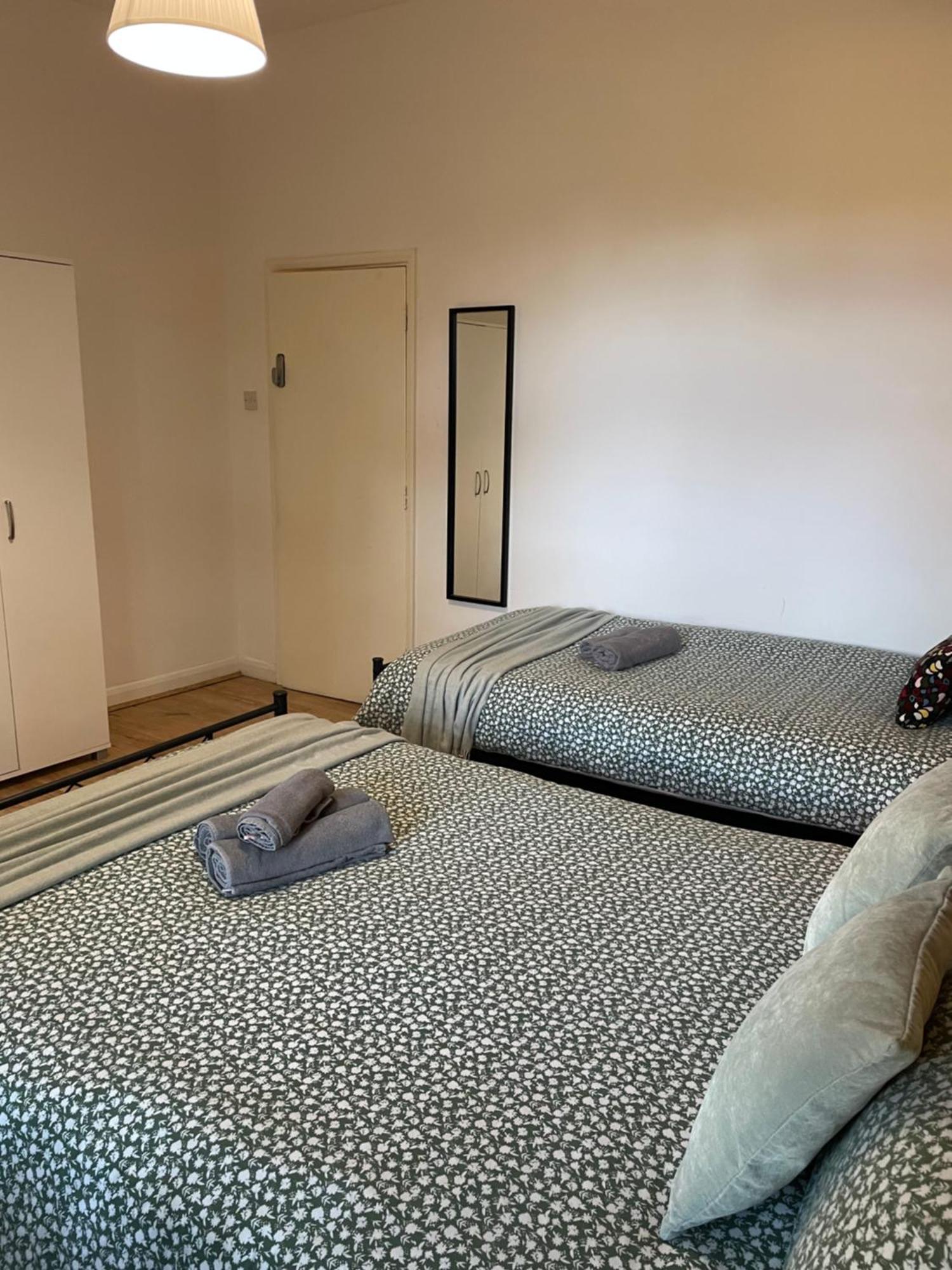 Contemporary Private Rooms Near Central London Exterior photo