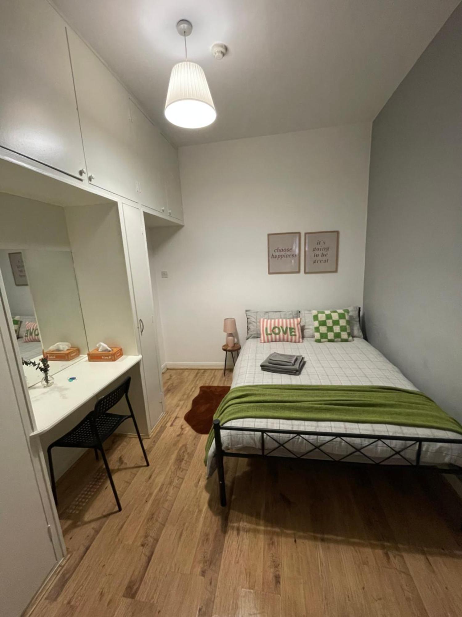 Contemporary Private Rooms Near Central London Exterior photo